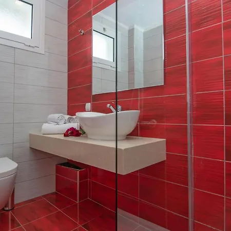 Kozanos 1 3* אמודי